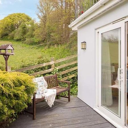 Cosy Beachfront Retreat With Stunning Sea Views & Free Access To A Local Indoor Pool Talland Zewnętrze zdjęcie