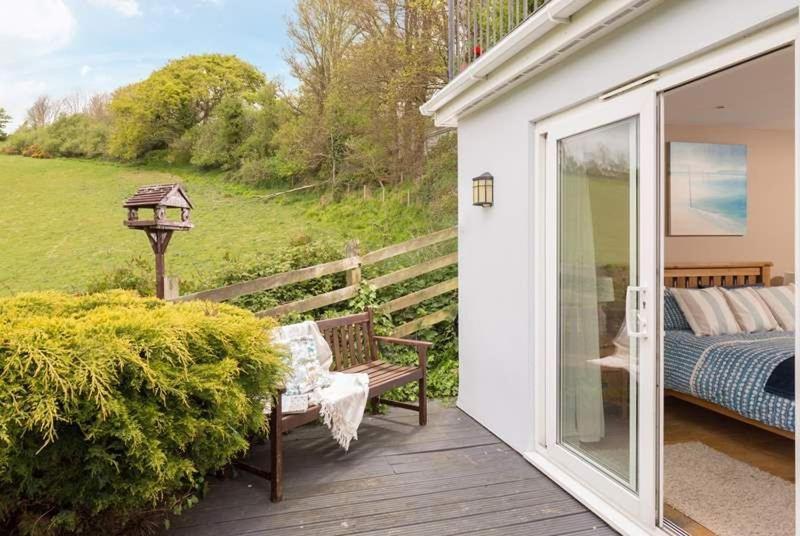 Cosy Beachfront Retreat With Stunning Sea Views & Free Access To A Local Indoor Pool Talland Zewnętrze zdjęcie