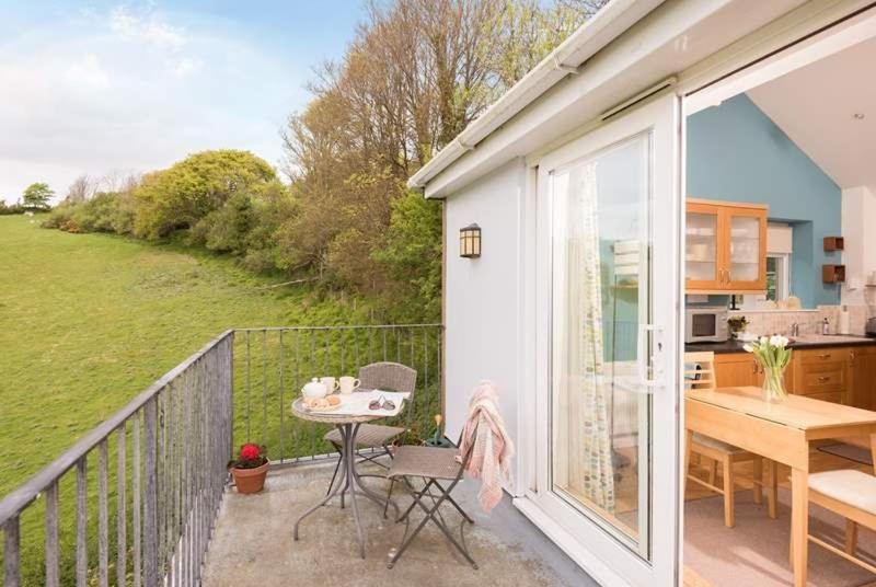 Cosy Beachfront Retreat With Stunning Sea Views & Free Access To A Local Indoor Pool Talland Zewnętrze zdjęcie