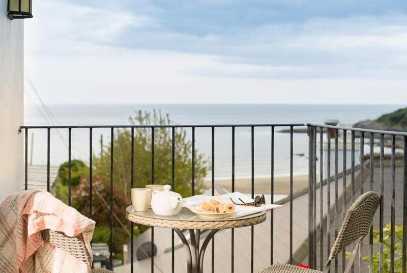 Cosy Beachfront Retreat With Stunning Sea Views & Free Access To A Local Indoor Pool Talland Zewnętrze zdjęcie