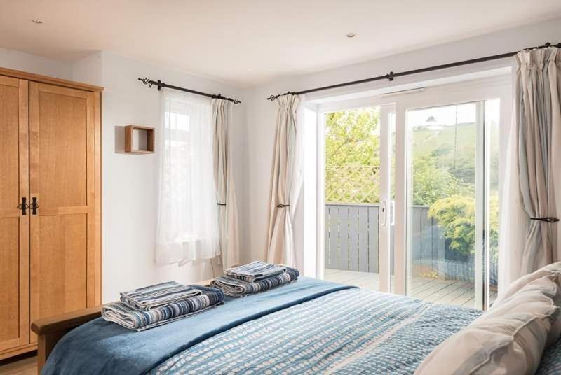 Cosy Beachfront Retreat With Stunning Sea Views & Free Access To A Local Indoor Pool Talland Zewnętrze zdjęcie