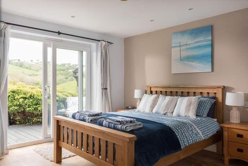 Cosy Beachfront Retreat With Stunning Sea Views & Free Access To A Local Indoor Pool Talland Zewnętrze zdjęcie