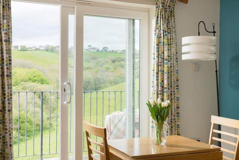 Cosy Beachfront Retreat With Stunning Sea Views & Free Access To A Local Indoor Pool Talland Zewnętrze zdjęcie