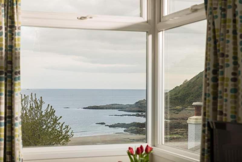 Cosy Beachfront Retreat With Stunning Sea Views & Free Access To A Local Indoor Pool Talland Zewnętrze zdjęcie