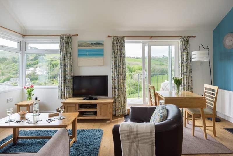 Cosy Beachfront Retreat With Stunning Sea Views & Free Access To A Local Indoor Pool Talland Zewnętrze zdjęcie
