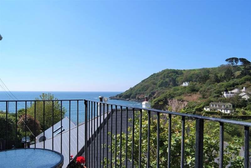 Cosy Beachfront Retreat With Stunning Sea Views & Free Access To A Local Indoor Pool Talland Zewnętrze zdjęcie