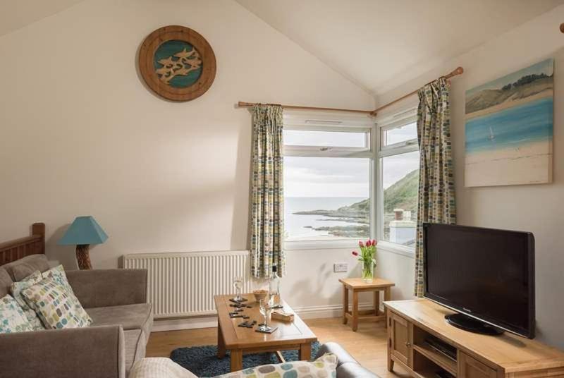 Cosy Beachfront Retreat With Stunning Sea Views & Free Access To A Local Indoor Pool Talland Zewnętrze zdjęcie