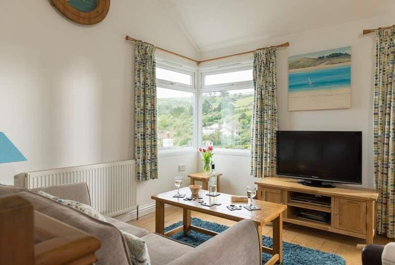 Cosy Beachfront Retreat With Stunning Sea Views & Free Access To A Local Indoor Pool Talland Zewnętrze zdjęcie